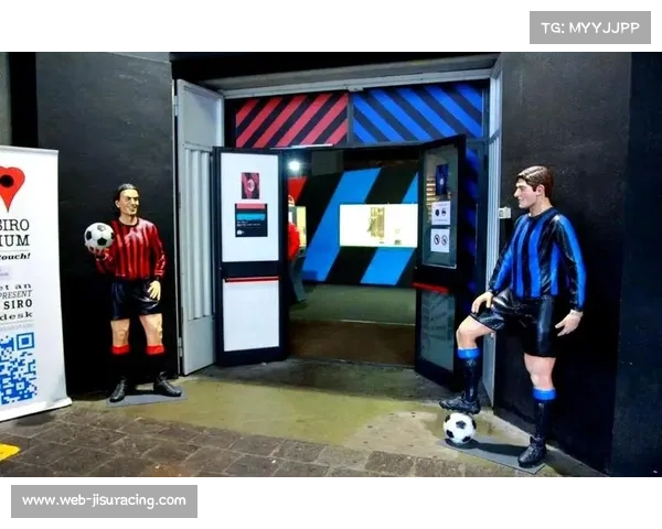 足球艺术展巴黎开幕:经典球衣与奖杯陈列